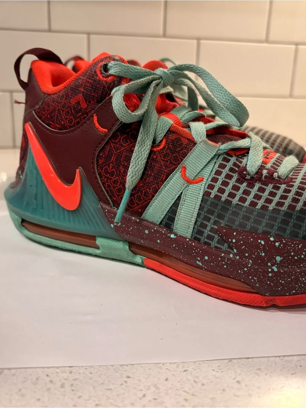 LeBron Witness 7 boys Nike sneakers